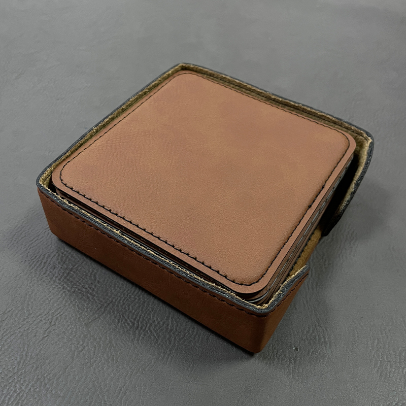 4' x 4' Square Leatherette Coasters 6-Coaster-sett med holder 4' x 4' Square Leatherette Coasters 6-Coaster-sett med holder